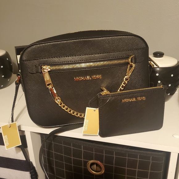 NWT Michael Kors cross body and card holder with gold hardware. - Picture 1 of 7